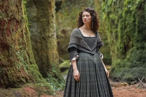 Stage costumes of Outlander series. Scottish 18th-century clothing of Claire Fraser