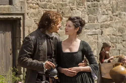 Stage costumes of Outlander series. Scottish 18th-century clothing of Claire Fraser