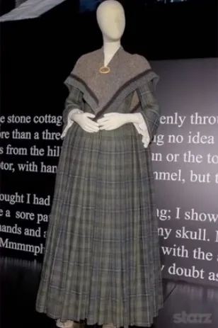 Stage costumes of Outlander series. Scottish 18th-century clothing of Claire Fraser