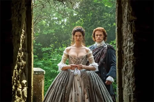 Stage costumes of Outlander series. Scottish 18th-century clothing of Claire Fraser