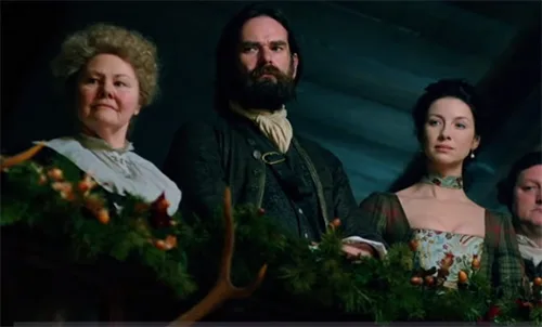 Stage costumes of Outlander series. Scottish 18th-century clothing of Claire Fraser