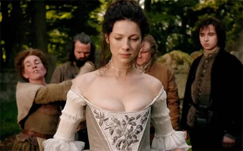 Stage costumes of Outlander series. Scottish 18th-century clothing of Claire Fraser