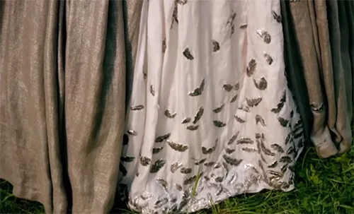 Stage costumes of Outlander series. Scottish 18th-century clothing of Claire Fraser