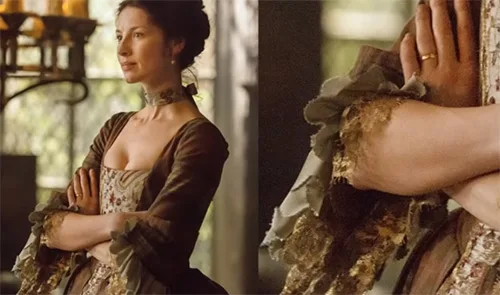 Stage costumes of Outlander series. Scottish 18th-century clothing of Claire Fraser