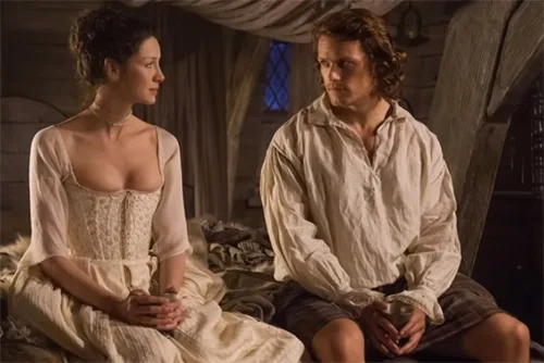 Stage costumes of Outlander series. Scottish 18th-century clothing of Claire Fraser