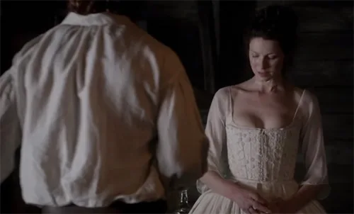 Stage costumes of Outlander series. Scottish 18th-century clothing of Claire Fraser