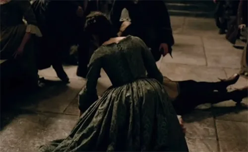 Stage costumes of Outlander series. Scottish 18th-century clothing of Claire Fraser