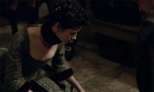 Stage costumes of Outlander series. Scottish 18th-century clothing of Claire Fraser
