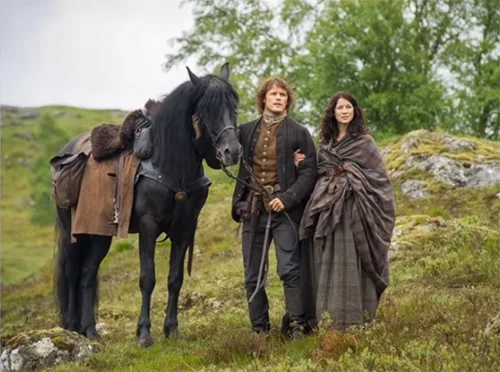 Stage costumes of Outlander series. Scottish 18th-century clothing of Claire Fraser