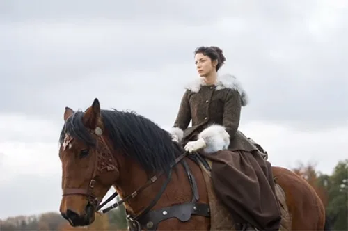 Stage costumes of Outlander series. Scottish 18th-century clothing of Claire Fraser