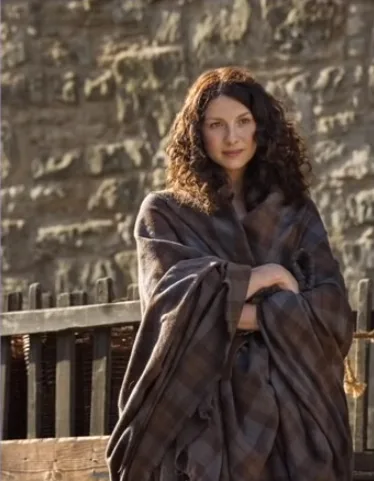 Stage costumes of Outlander series. Scottish 18th-century clothing of Claire Fraser