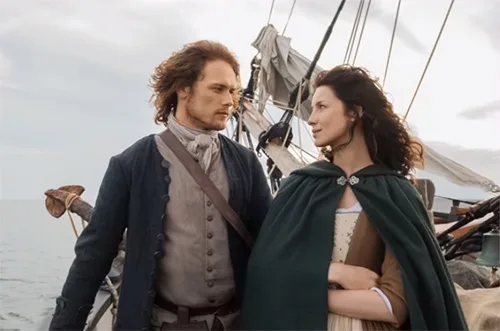 Stage costumes of Outlander series. Scottish 18th-century clothing of Claire Fraser