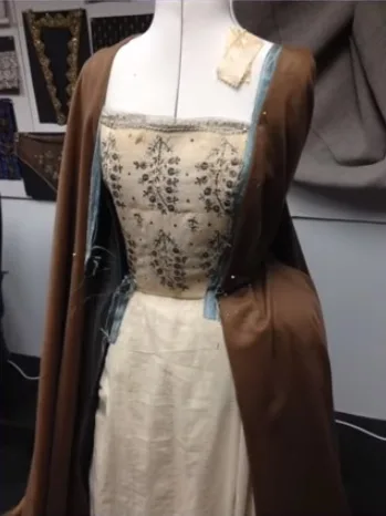 Stage costumes of Outlander series. Scottish 18th-century clothing of Claire Fraser