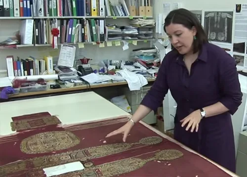 Egyptian tunic from the 7th-8th century. Process of conservation at the V&A