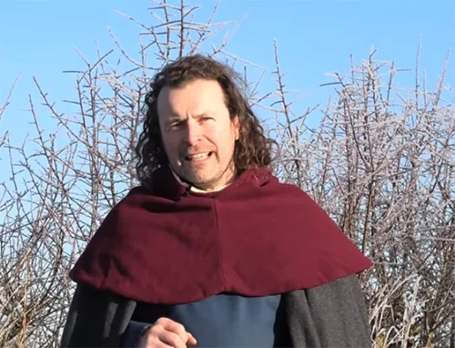 Medieval hood and late 15th-century chaperon. What do they have in common?