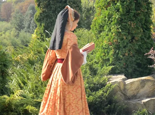Tudor dress2