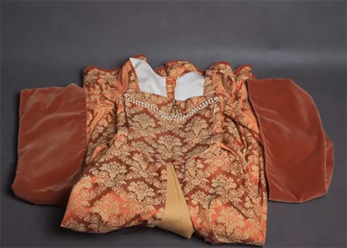 Tudor dress24