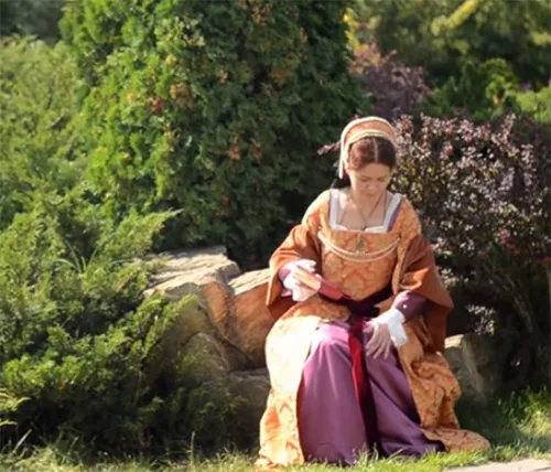 Tudor dress36