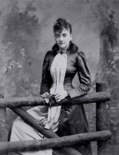 Real-life photos of Victorian-era women