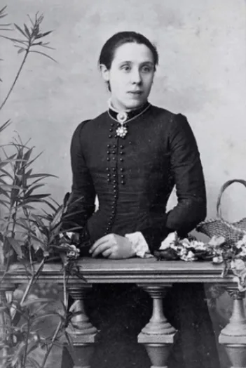 Real-life photos of Victorian-era women