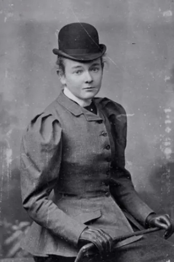 Real-life photos of Victorian-era women