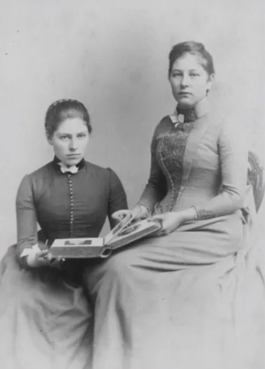 Real-life photos of Victorian-era women