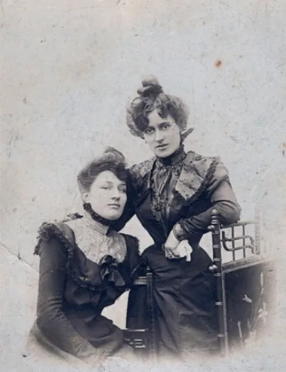 Real-life photos of Victorian-era women