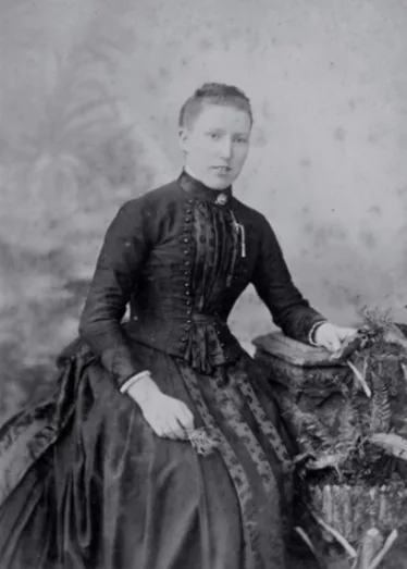 Real-life photos of Victorian-era women