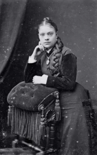 Real-life photos of Victorian-era women