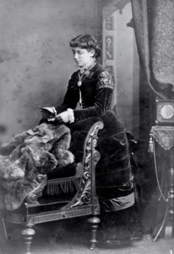 Real-life photos of Victorian-era women