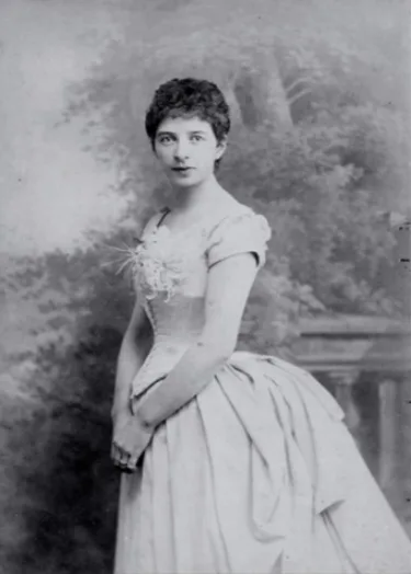Real-life photos of Victorian-era women