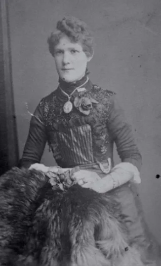 Real-life photos of Victorian-era women