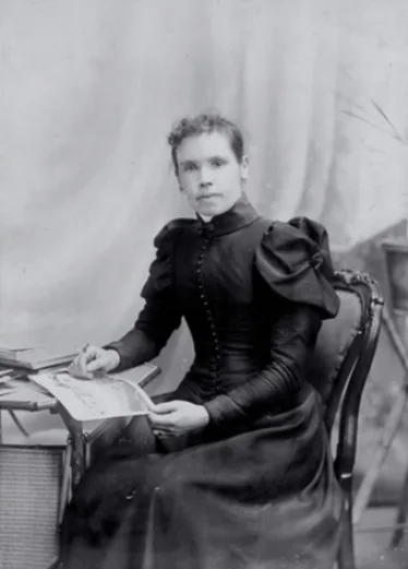 Real-life photos of Victorian-era women