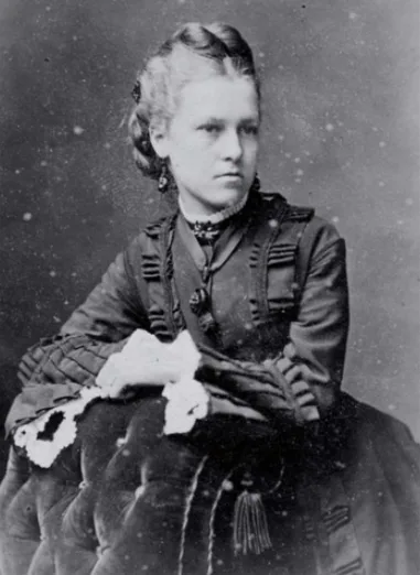 Real-life photos of Victorian-era women