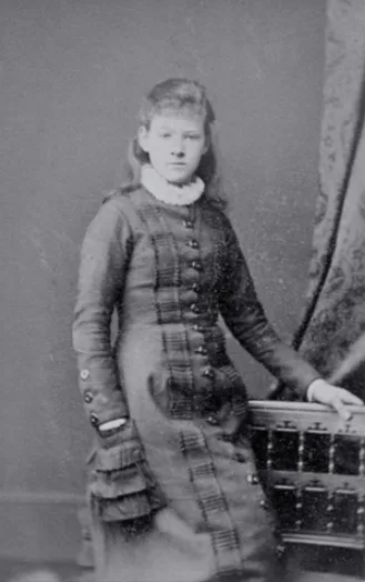 Real-life photos of Victorian-era women