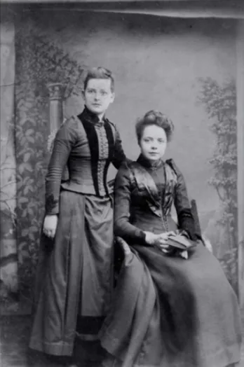 Real-life photos of Victorian-era women