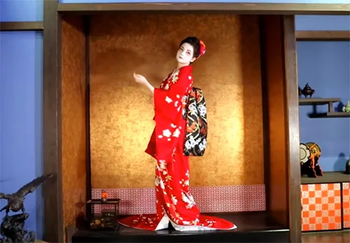 How to apply traditional Japanese geisha makeup
