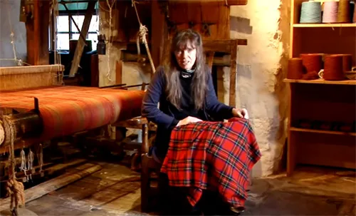 How to weave Scottish tartan on a loom. Tips and tricks for weaving tartan