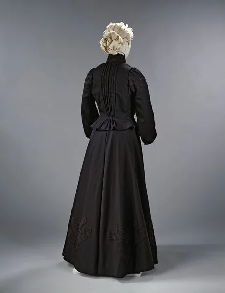Mourning dress2
