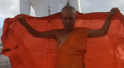 Thai monk traditional robe. How do they drape it?