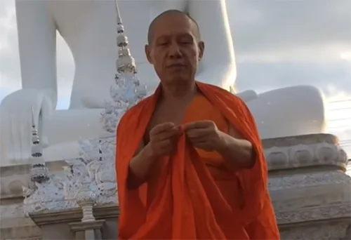 Thai monk3