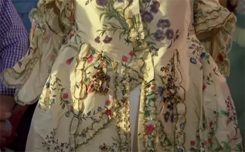 sack back robe2