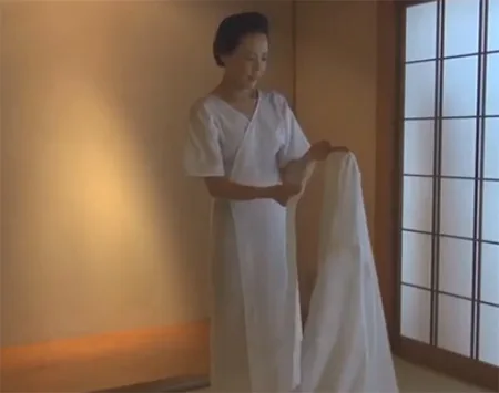 Japanese traditional undergarments. What goes under kimono?