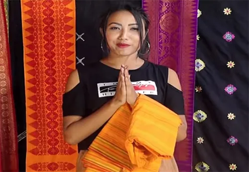 Indian Bodo folk garments. Dokhona – what is it and how to wear it?