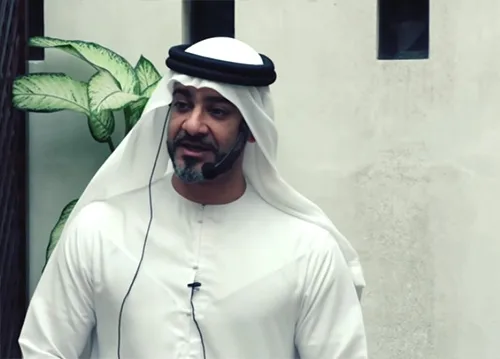 Emirati men’s and women’s clothing. True reasons to cover female face and wear mask