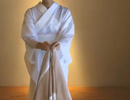 How to wear kimono with datejime sash. Easy tutorial