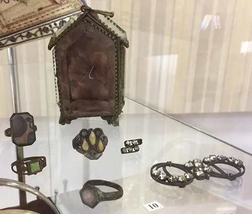 Women’s jewels and jewelry box 18th-19th century