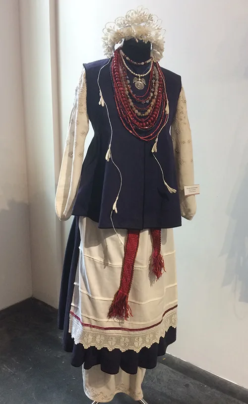 Gorgeous authentic wedding outfit complemented with modern bridal wreath from Ukraine