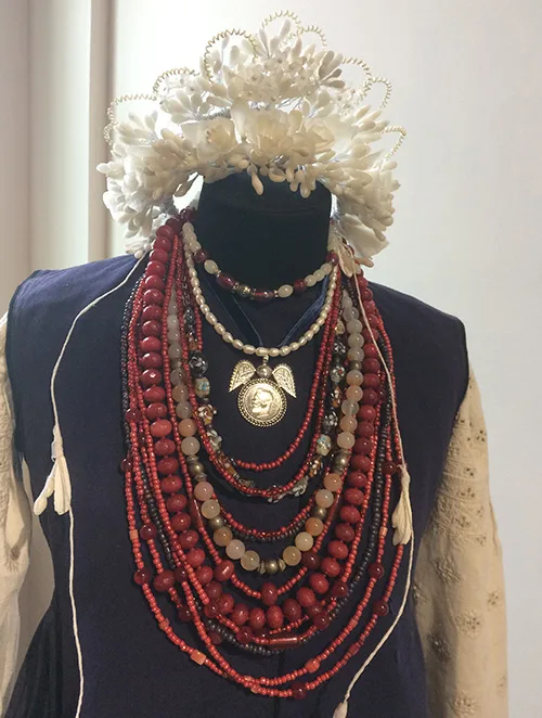 Gorgeous authentic wedding outfit complemented with modern bridal wreath from Ukraine