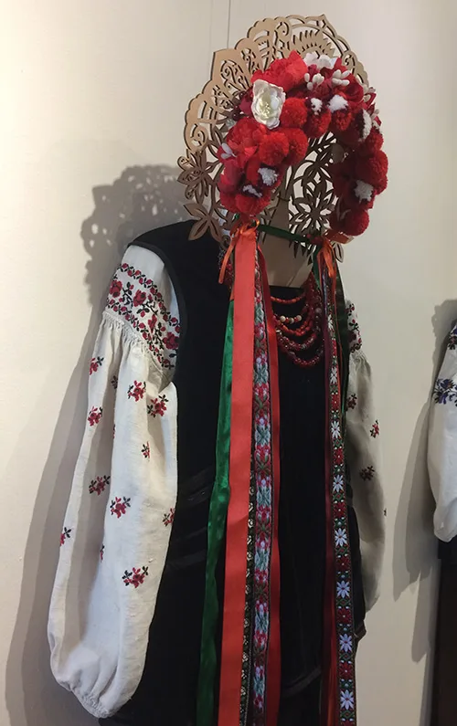 Authentic bride’s dress from central Ukraine, early 20th century